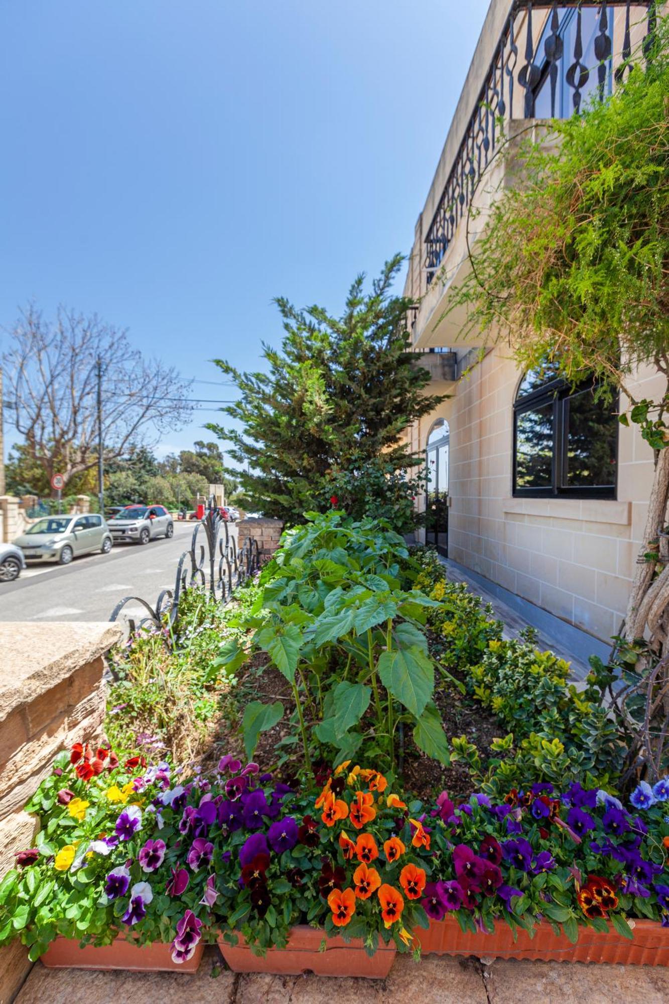 Modern & Lovely Studio - Prime Location Saint Julian's エクステリア 写真