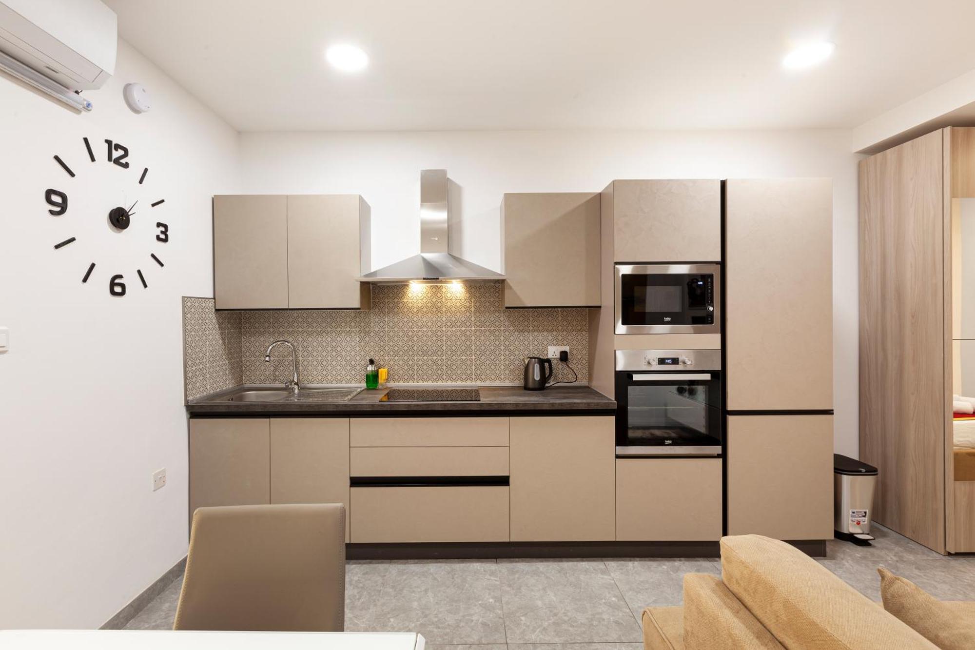 Modern & Lovely Studio - Prime Location Saint Julian's エクステリア 写真